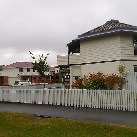 Motel Six Hamilton Exterior photo