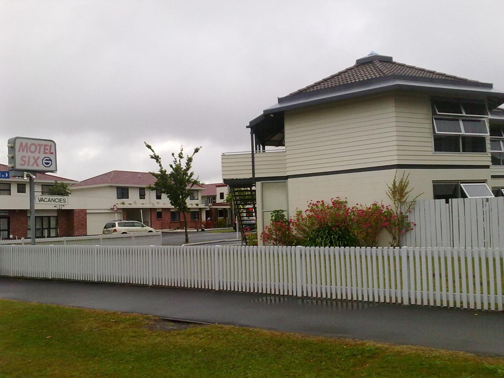 Motel Six Hamilton Exterior photo